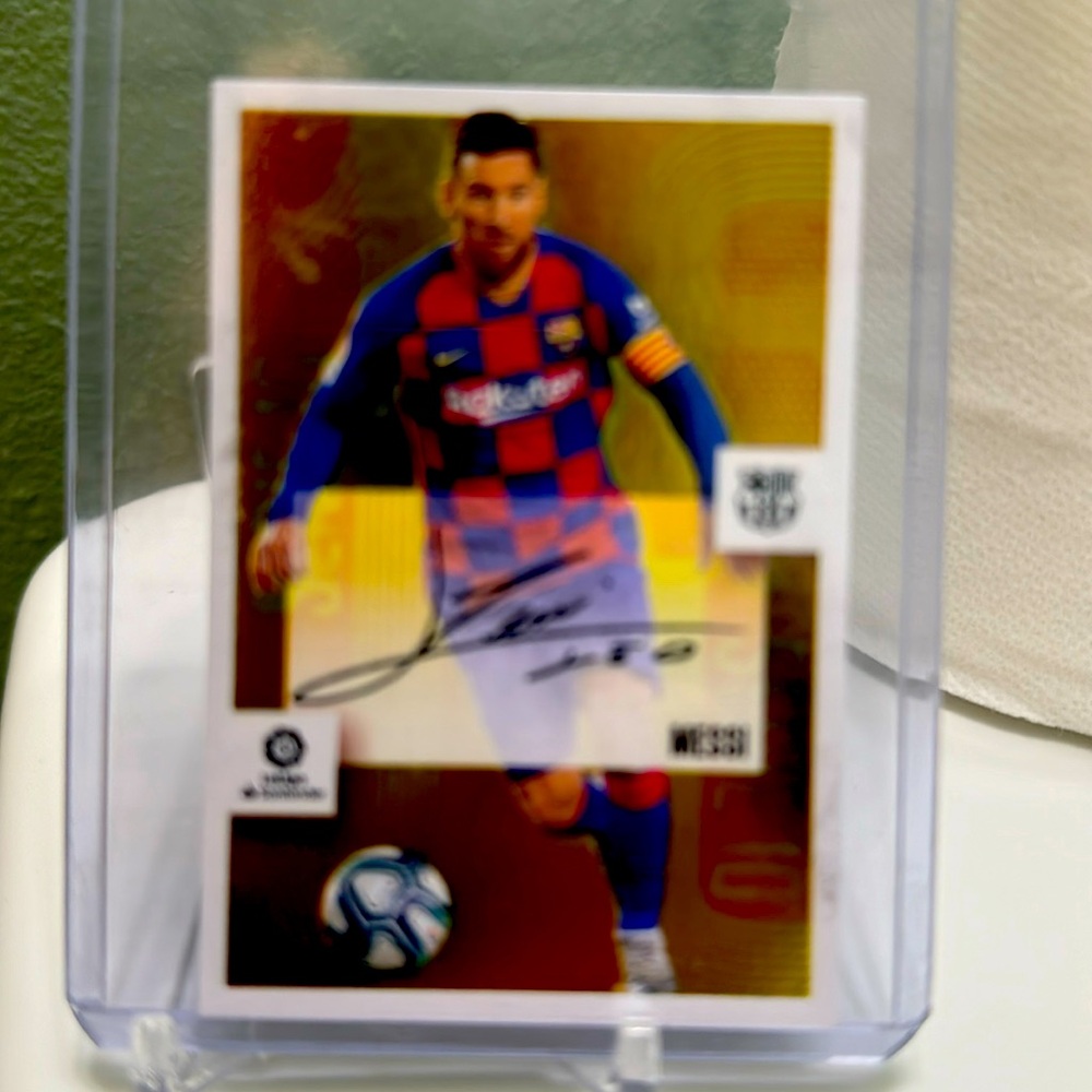 Lionel Messi 2023 Panini Auto Gold Card out of 10